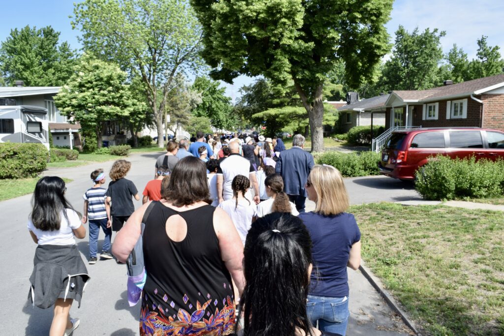 Students and seniors walking in a residential area of Fabreville.